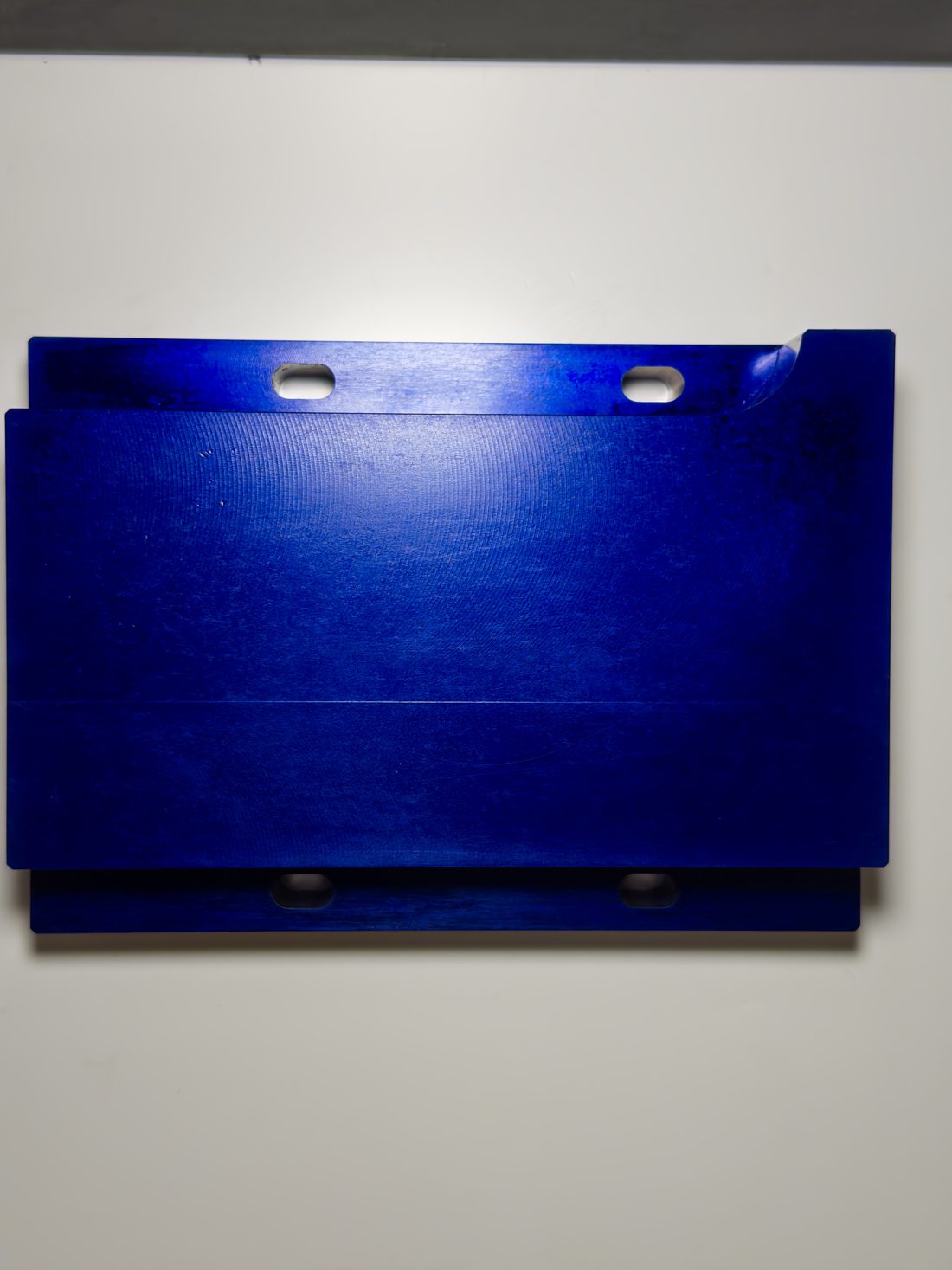 Placa maquinada con anodizado acabado azul